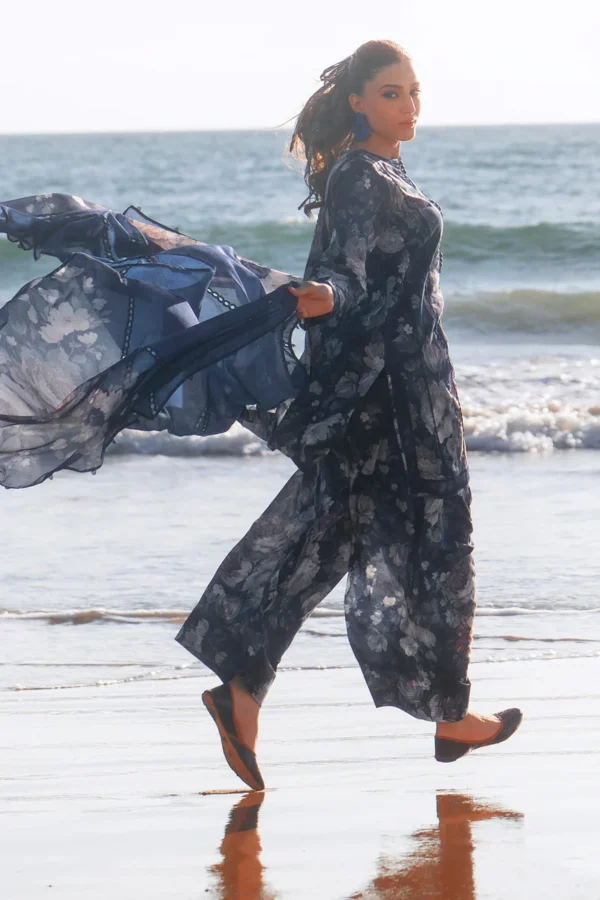 Baroque Luxury Khaddar Printed Unstitched 3 Piece Suits 3 Baroque Luxury Khaddar Printed Unstitched 3 Piece Suits 3